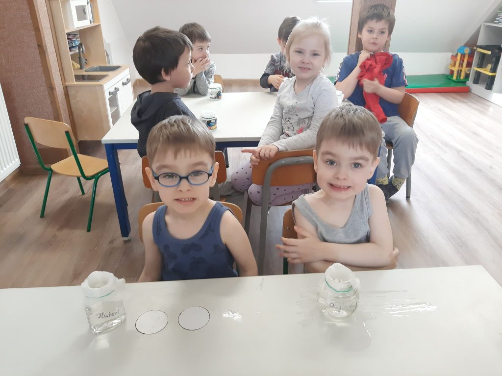 Zajęcia przyrodnicze w grupie 3,4,5 latków