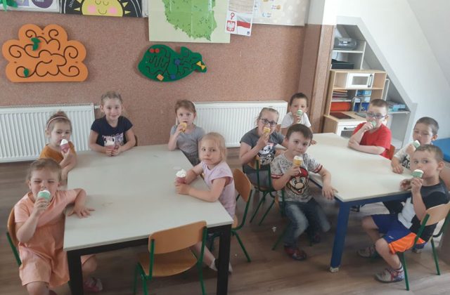 Zajadamy lody dla ochłody- 3,4,5 latki