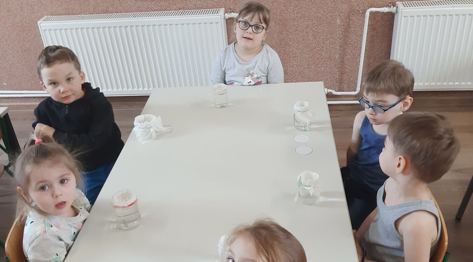 Zajęcia przyrodnicze w grupie 3,4,5 latków
