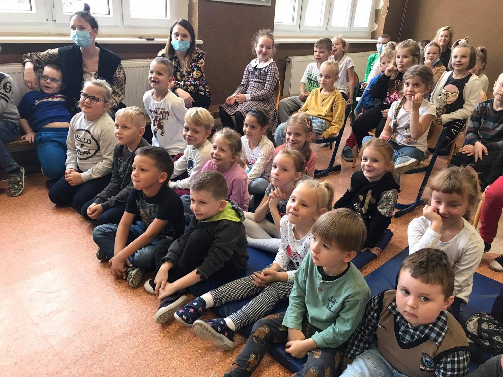 TEATRZYK „Przygody Krasnala Psikuska „ 30.09.2021r. Tygryski i Puchatki