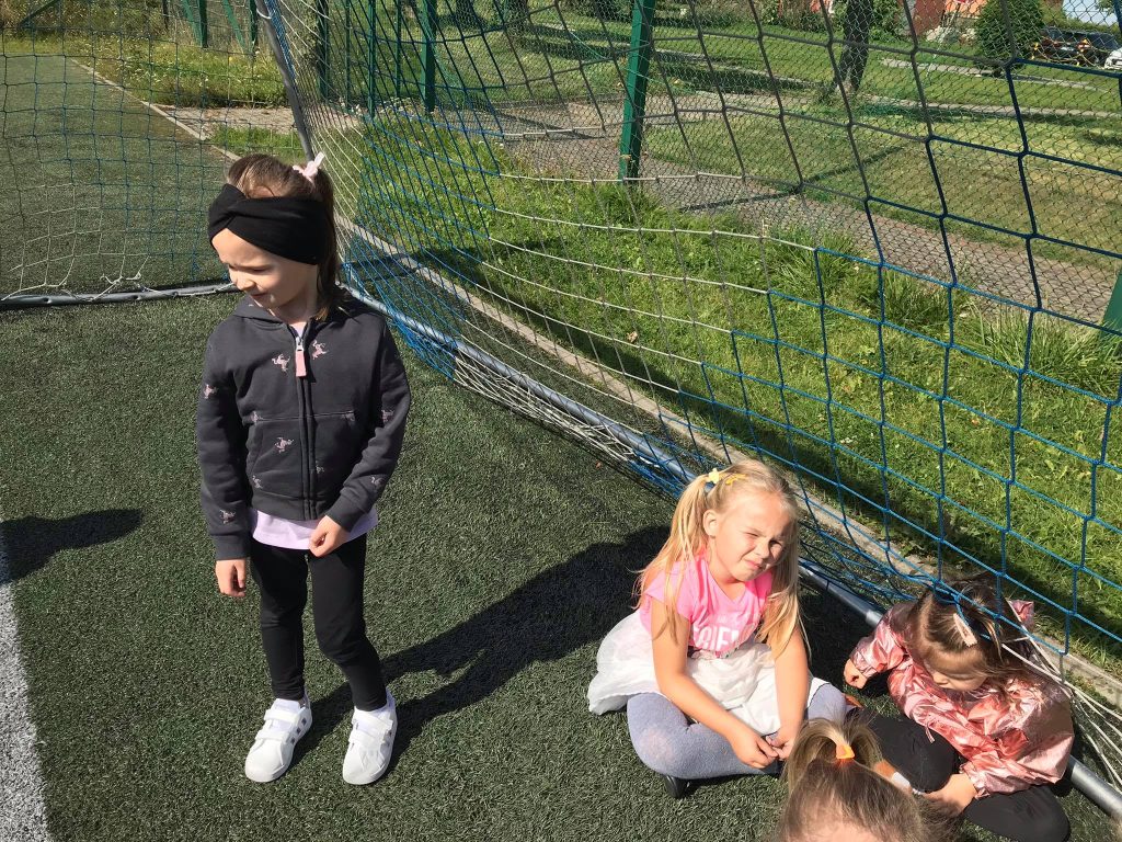 IX.2021 TYGRYSKI na boisku i placu zabaw.