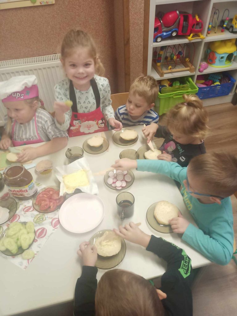 Puchatki robią kanapki