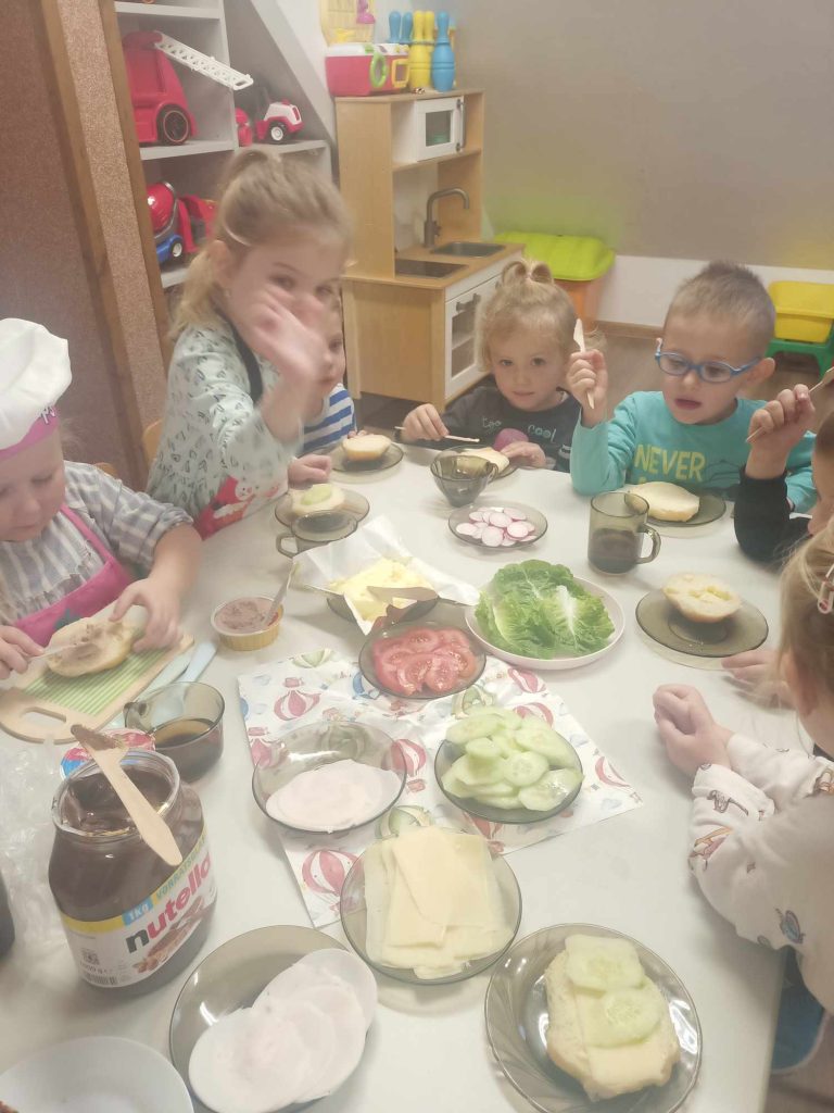 Puchatki robią kanapki