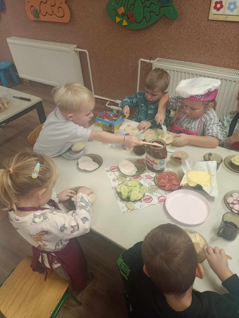 Puchatki robią kanapki
