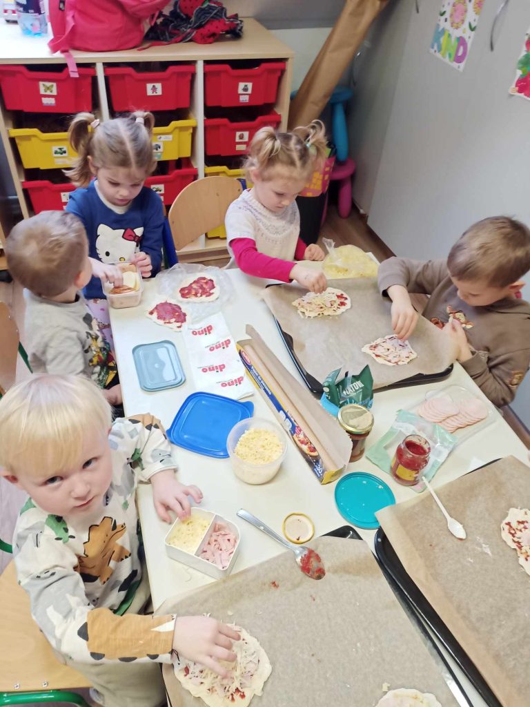 Puchatki pieką pizzę