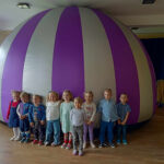 wizyta teatrzyku, przenośnego planetarium oraz degustacja jesiennych warzyw i owoców