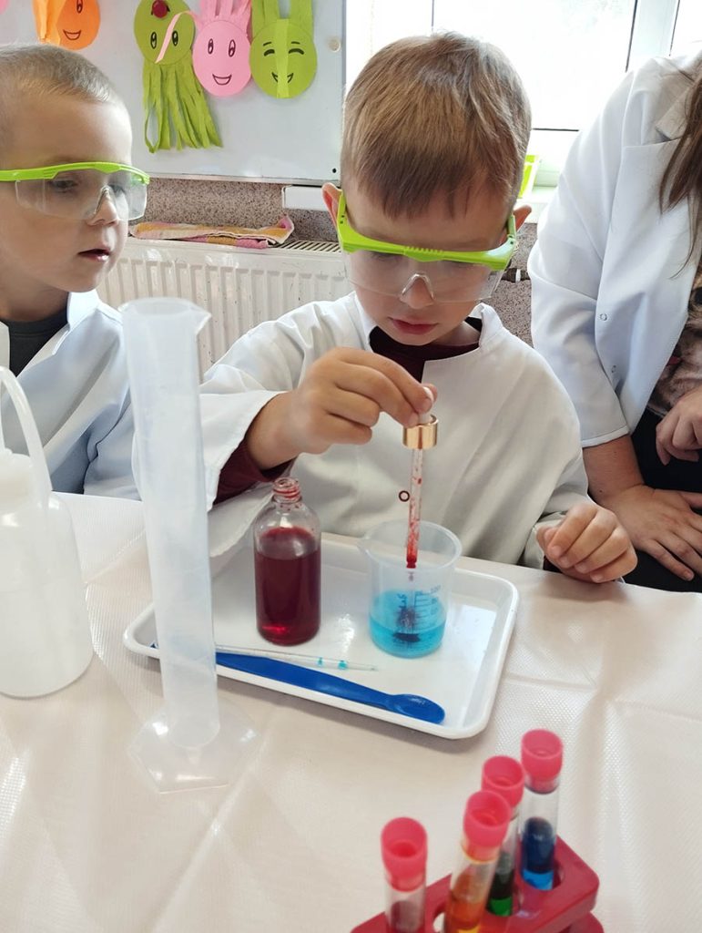 Puchatki jako młodzi chemicy